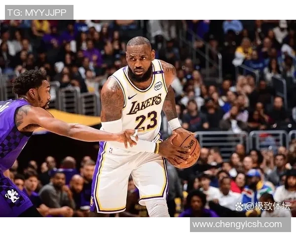 詹姆斯在比赛中再次砍下三双，率队取得胜利，成为球队最强王牌