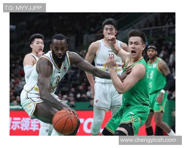 广厦与辽宁激战正酣实时比分更新带你直击比赛精彩瞬间